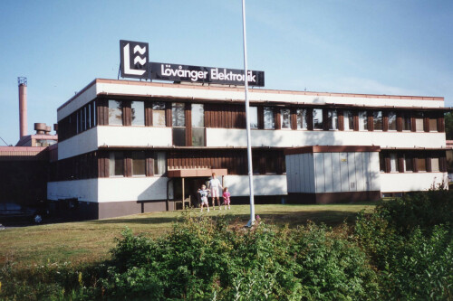 Building with Lövånger Elektronik lettering on the roof.